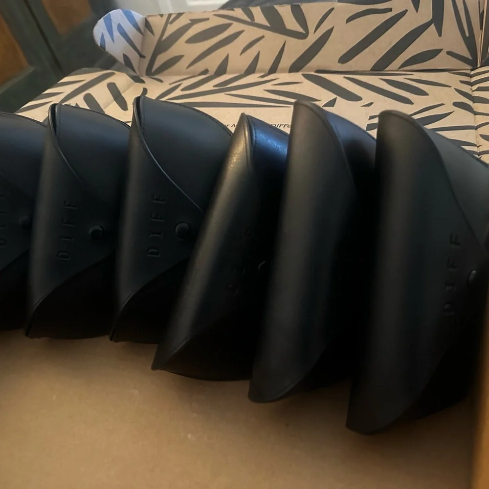 Lot of SIX Diff Eyewear Black Travel Cases for Sunglass - Cases only - Picture 3 of 3